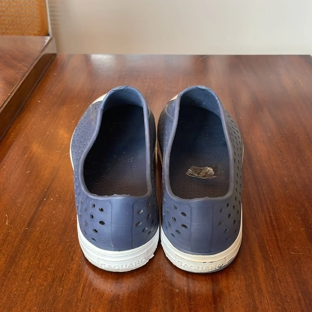 🍴 Saguaro navy and white water shoes